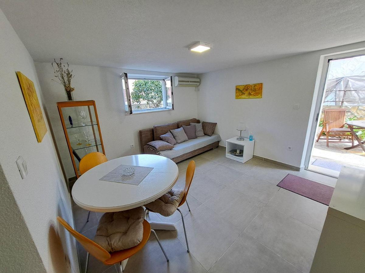 Apartments Ivanka Supetar Ngoại thất bức ảnh