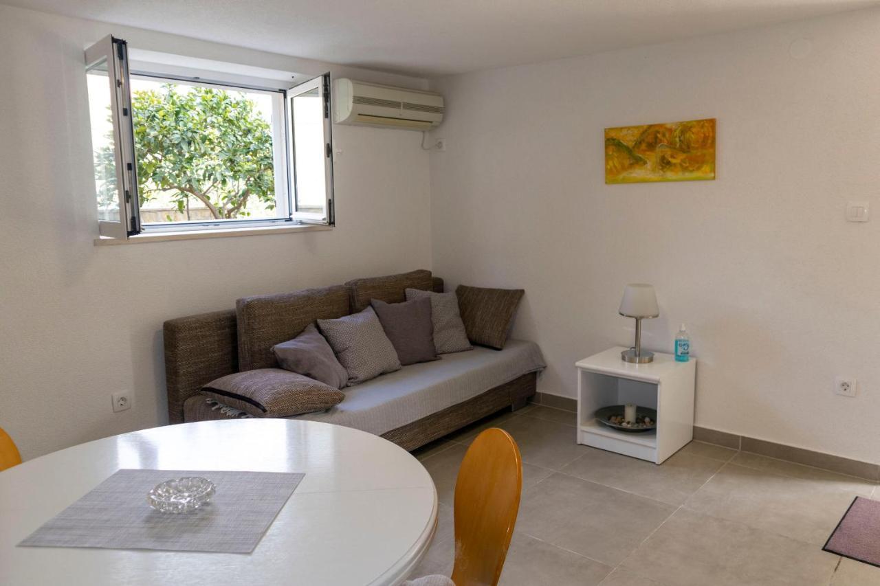 Apartments Ivanka Supetar Ngoại thất bức ảnh