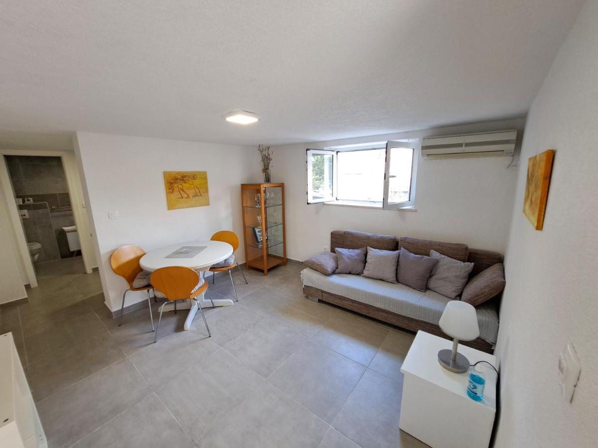Apartments Ivanka Supetar Ngoại thất bức ảnh