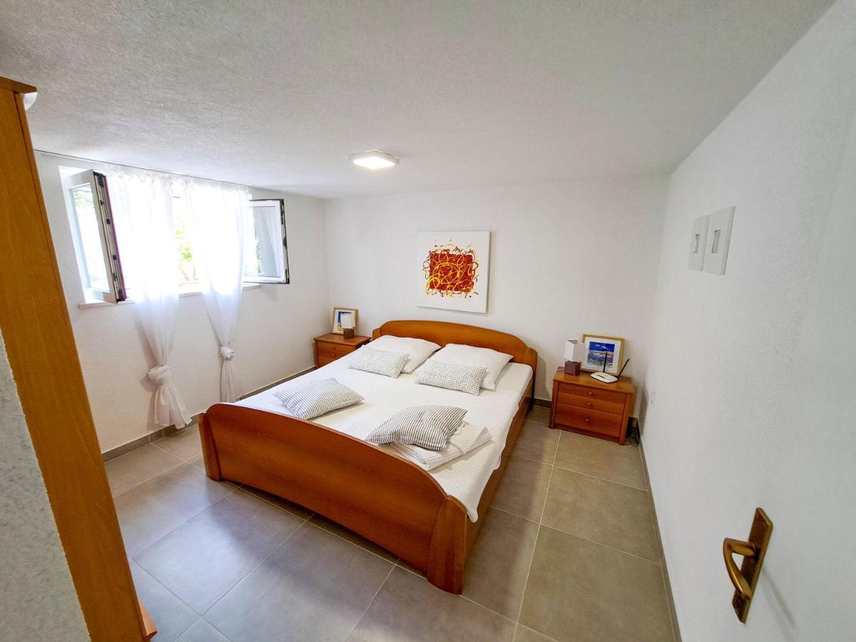 Apartments Ivanka Supetar Ngoại thất bức ảnh