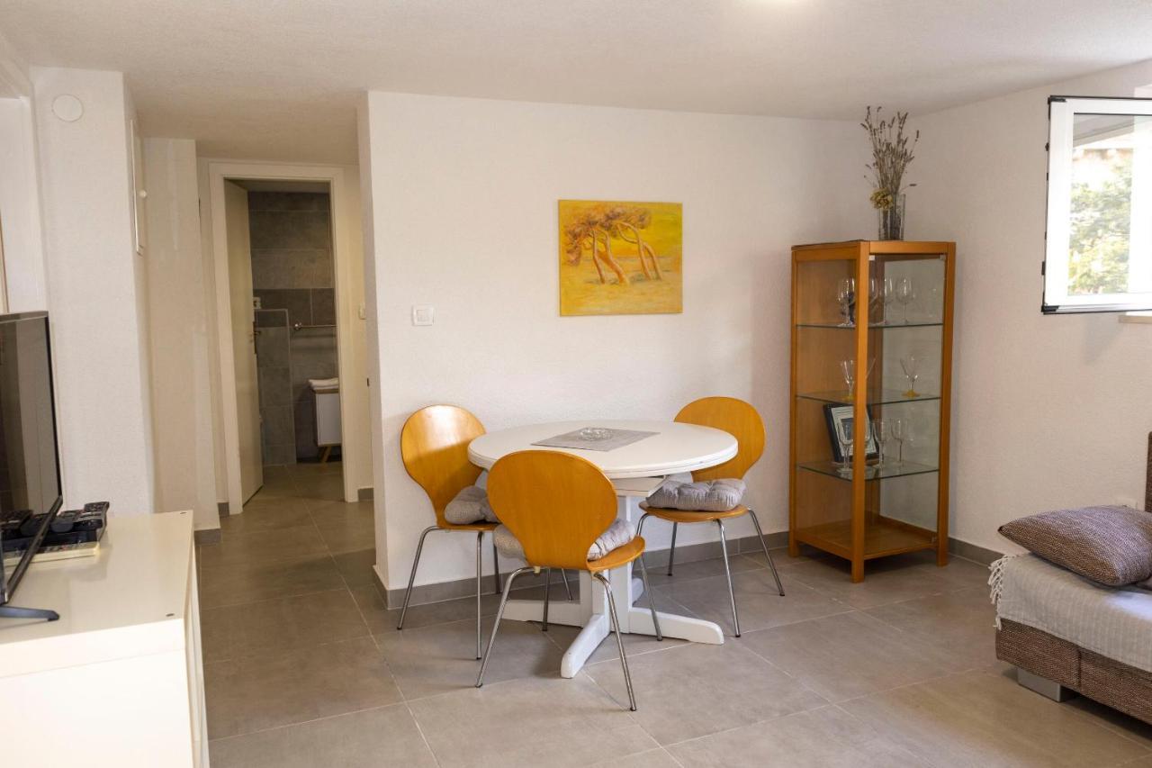 Apartments Ivanka Supetar Ngoại thất bức ảnh
