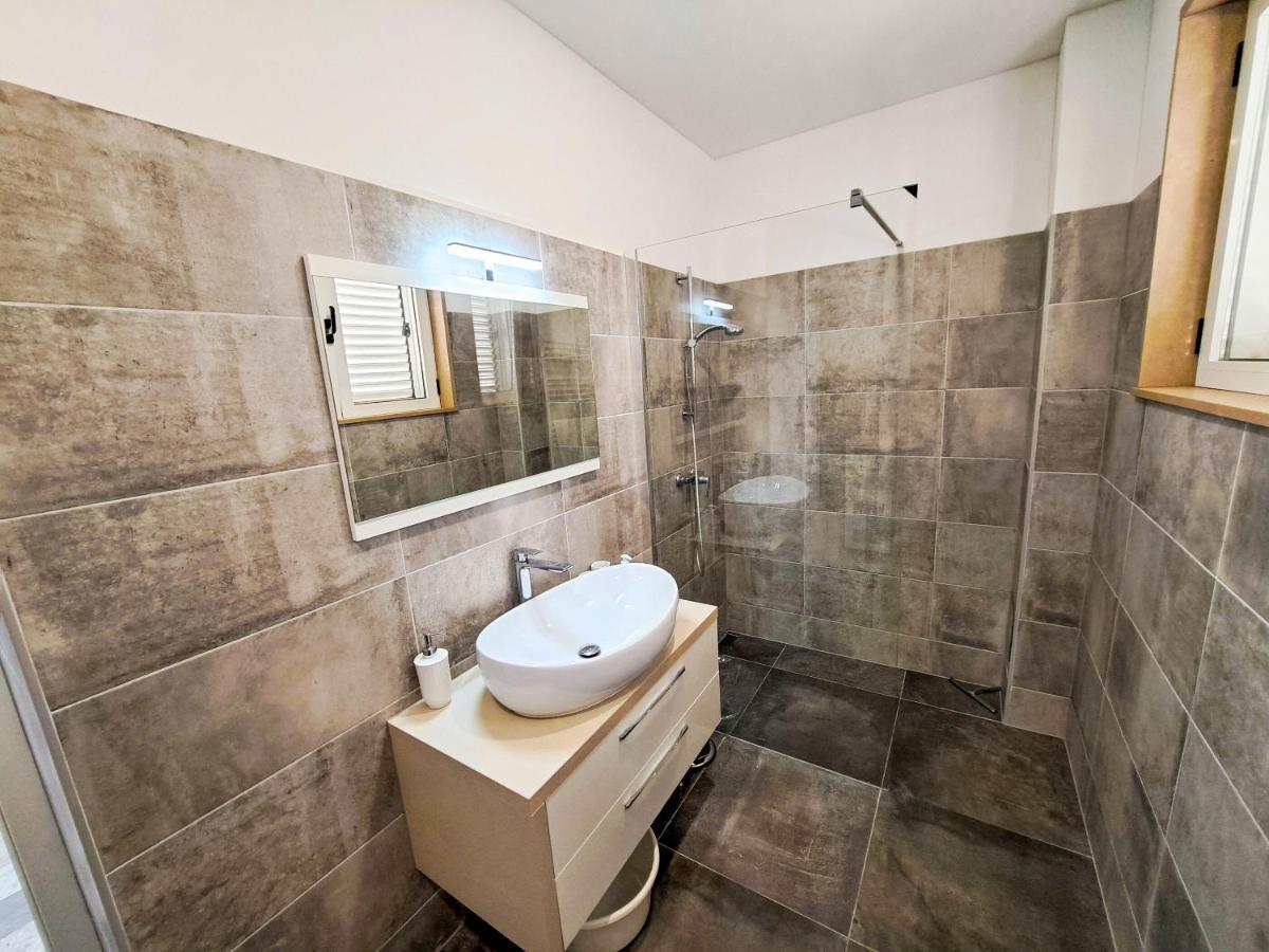 Apartments Ivanka Supetar Ngoại thất bức ảnh
